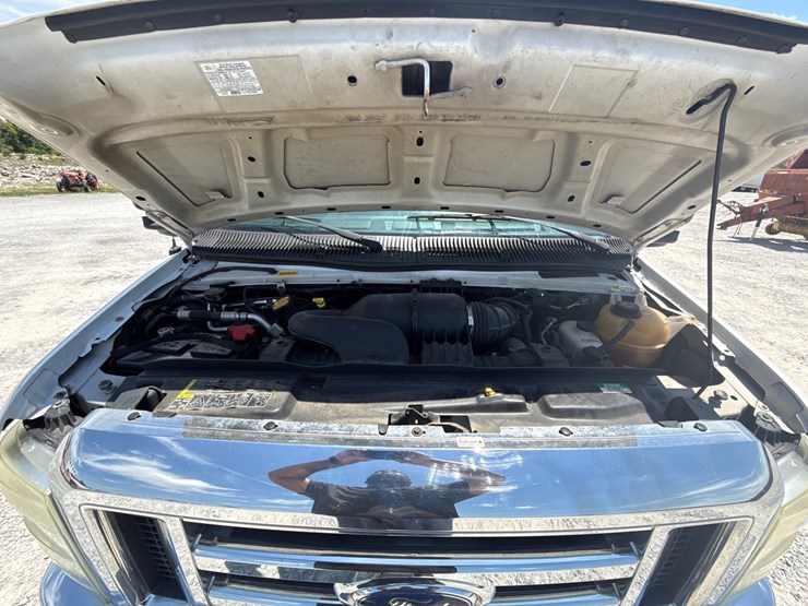 2011-ford-e450-image-10