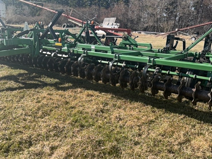 summers-40’-supercoulter-plus-vertical-tillage,-equipped-with-summer’s-heavy-duty-3-bar-harrows-and-rolling-baskets-image-6
