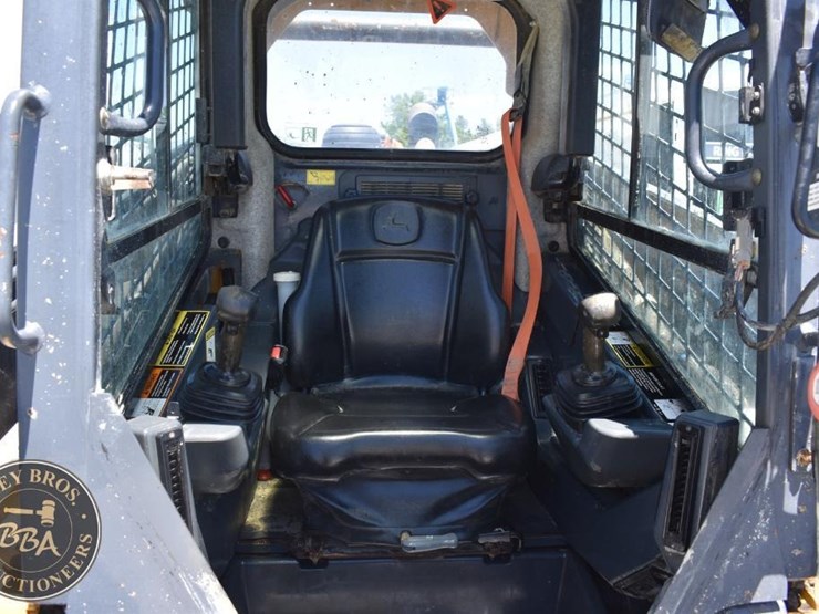 2018-deere-333g-image-44