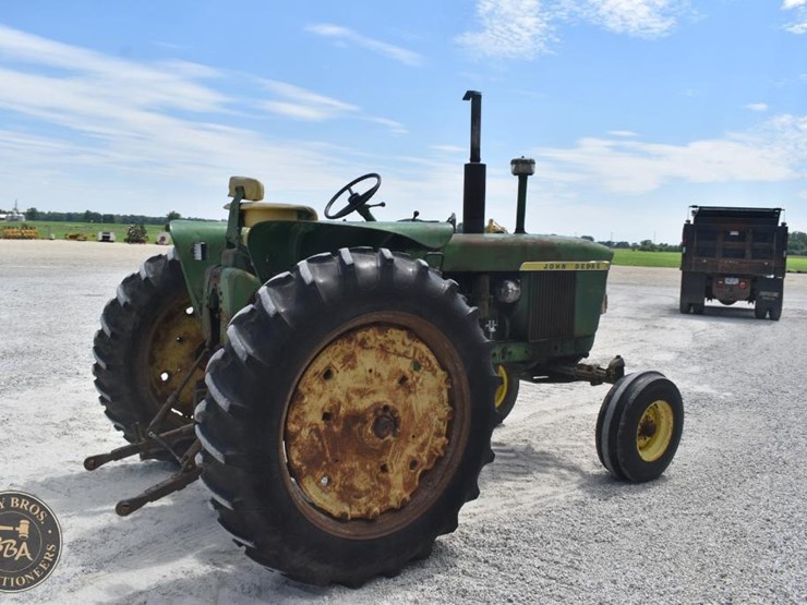 john-deere-3010-image-8