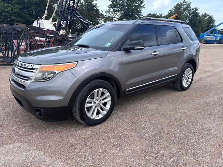 2013-ford-explorer-image-1