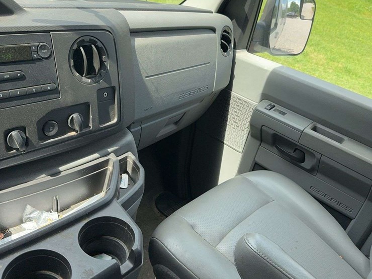 2013-ford-e150-image-16