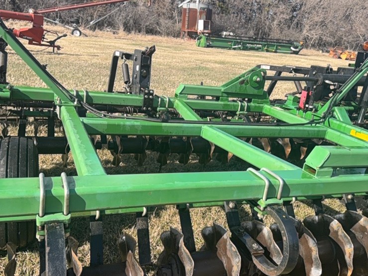 summers-40’-supercoulter-plus-vertical-tillage,-equipped-with-summer’s-heavy-duty-3-bar-harrows-and-rolling-baskets-image-51