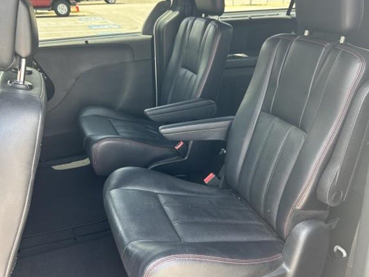 2012-dodge-caravan-image-16