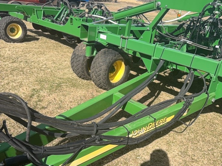 2000-john-deere-1910-image-95