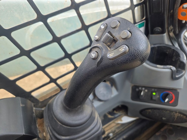 2023-bobcat-t770-image-41