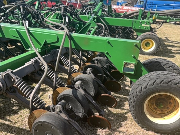 2000-john-deere-1910-image-58