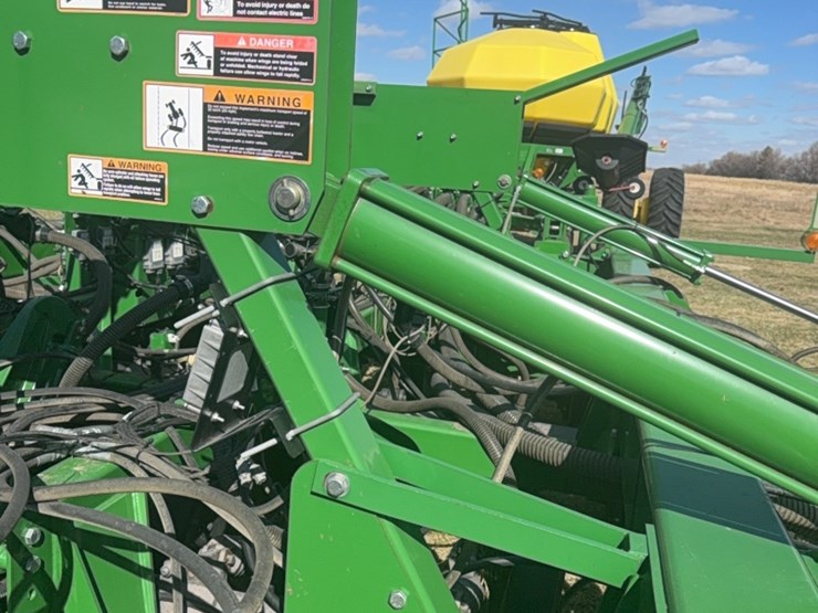 2000-john-deere-1910-image-79