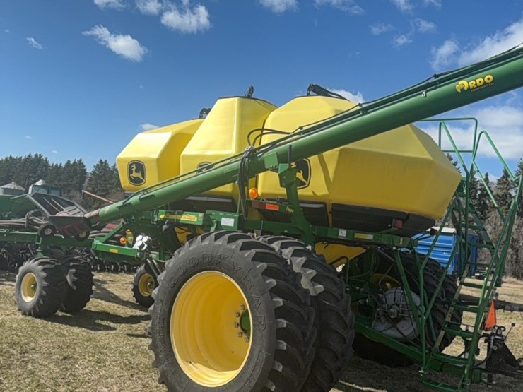 2000-john-deere-1910-image-113