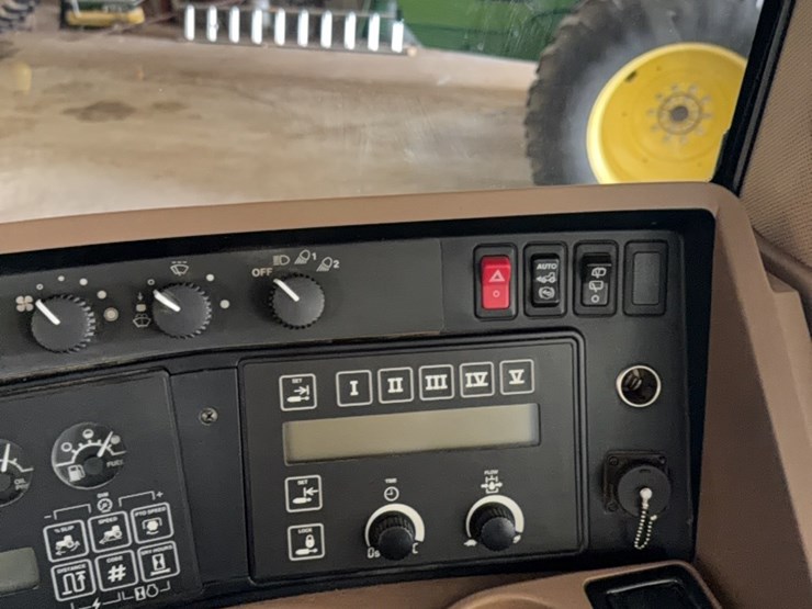 john-deere-8100-image-66