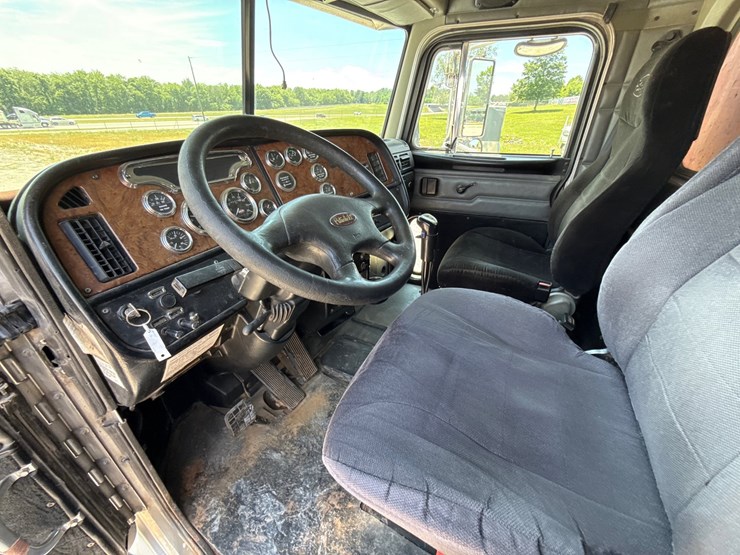 2004-peterbilt-357-image-18