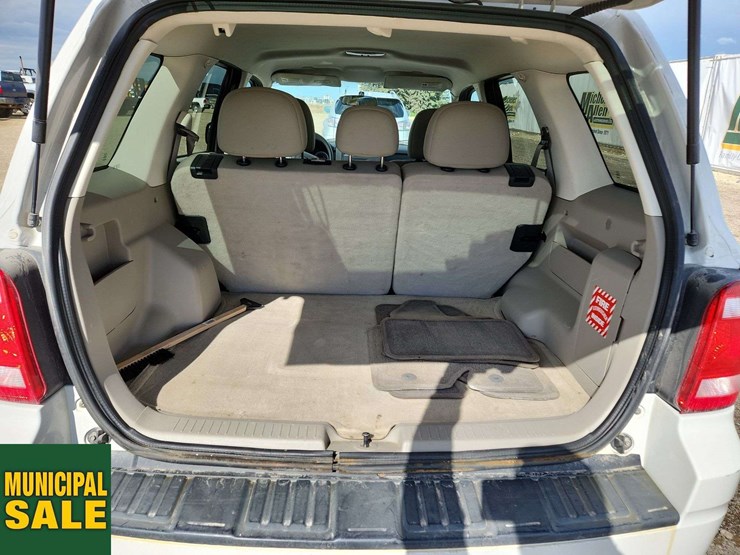 2011-ford-escape-image-8