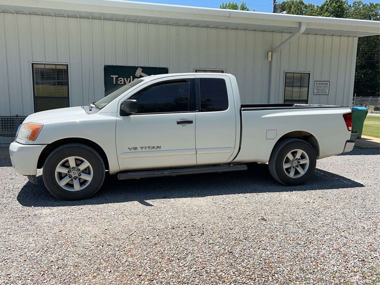 2014-nissan-titan-image-2