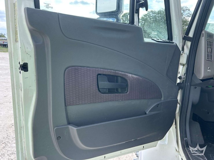 2018-international-durastar-4300-image-16
