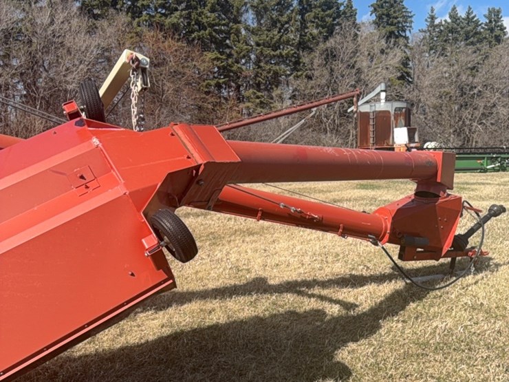 10-x-70-farmking-auger-with-swing-out-mechanical-drive-hopper￼-image-12
