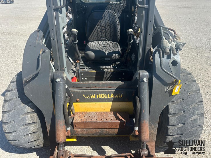 2015-new-holland-l230-image-14
