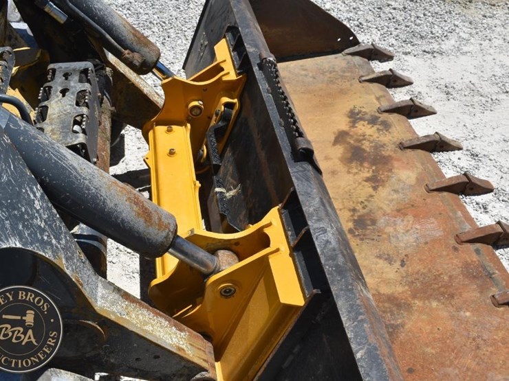 2018-deere-333g-image-24