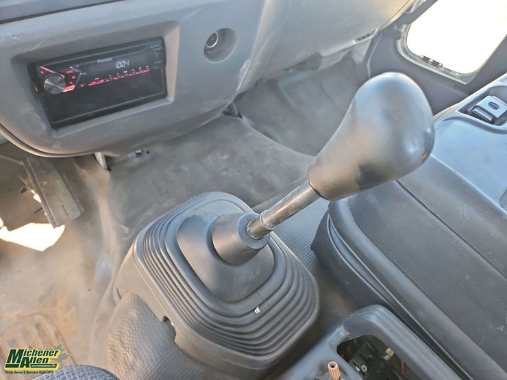 2001-gmc-t7500-image-19