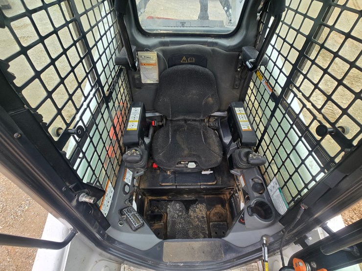 2023-bobcat-t770-image-25