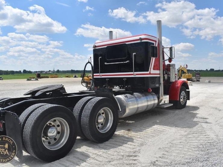 2005-peterbilt-378-image-12