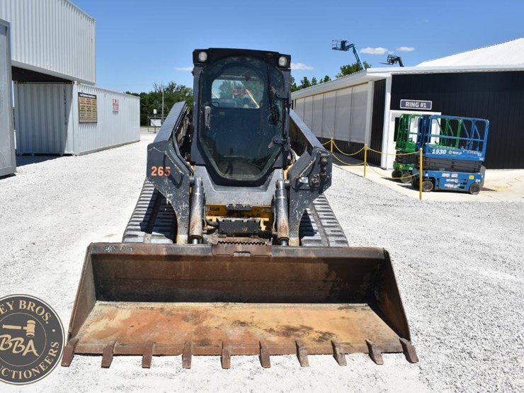 2018-deere-333g-image-21