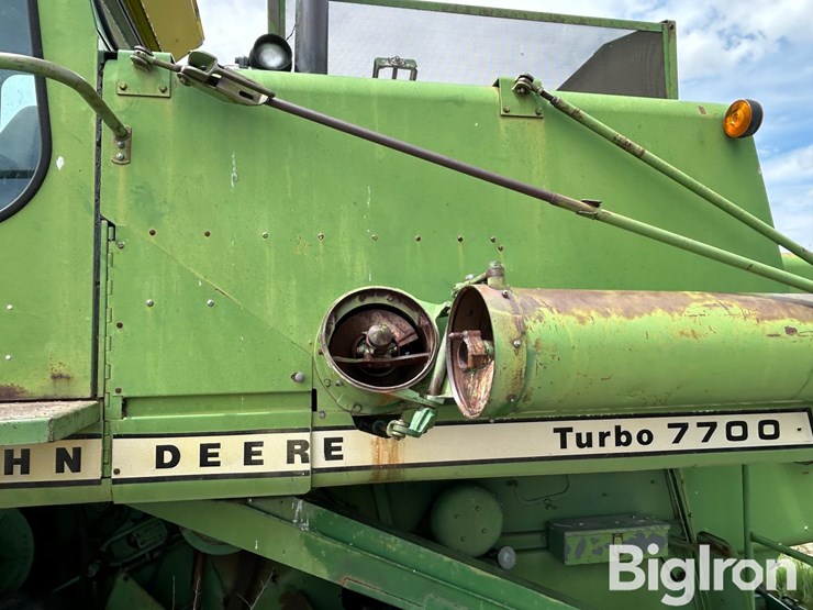 1976-john-deere-7700-image-11