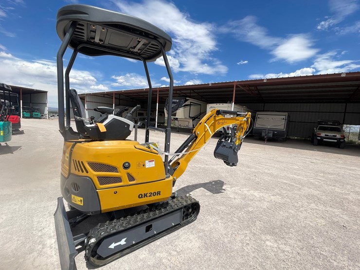 #2661-•-unused-cfg-mini-excavator-image-6