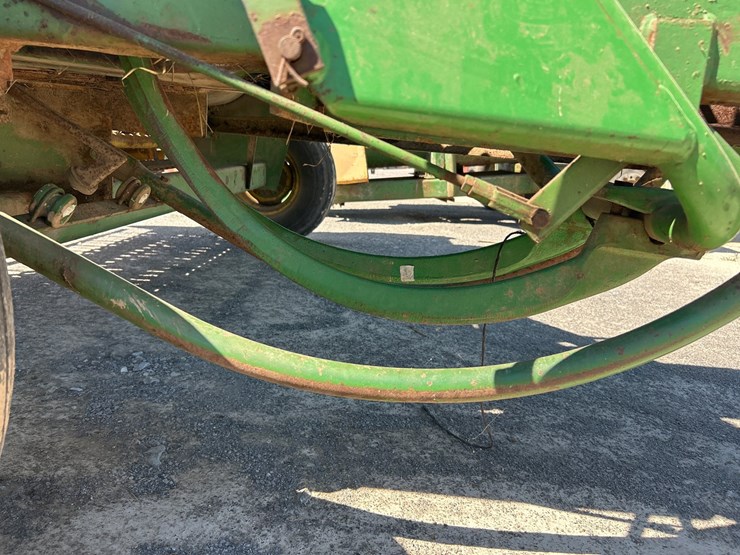 john-deere-336-image-8