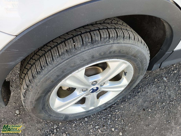 2016-ford-escape-se-image-12