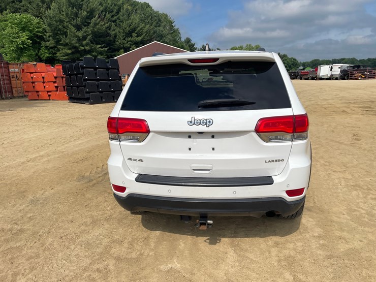 2017-jeep-grand-cherokee-laredo-image-6