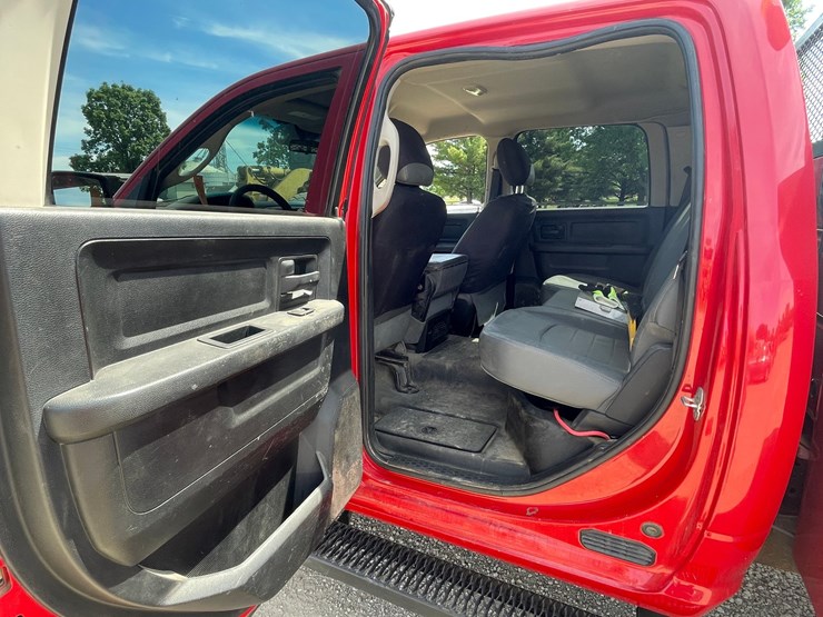 2015-dodge-ram-2500-image-13