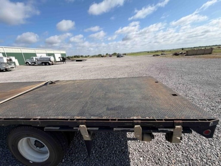2009-gmc-t7500-image-7