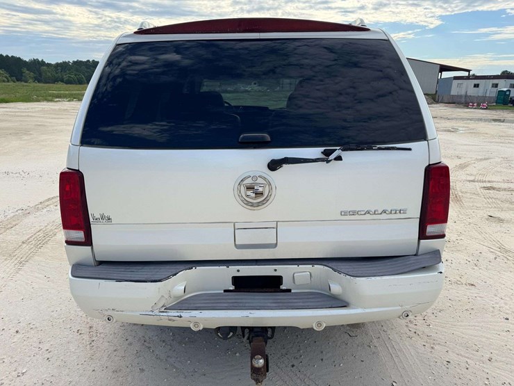 2005-cadillac-escalade-image-6
