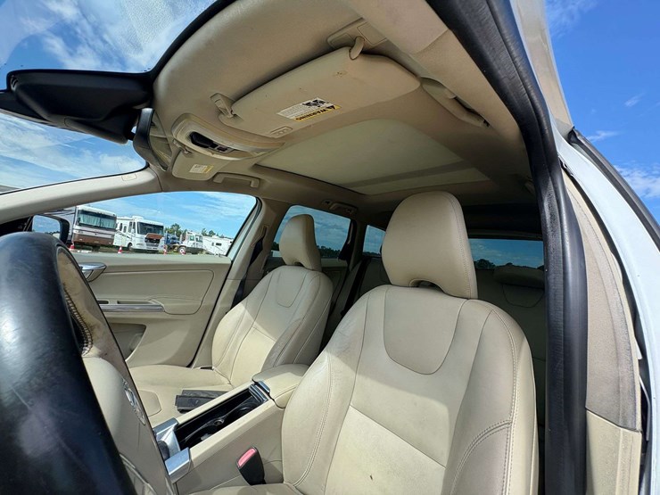 2016-volvo-xc60-image-16