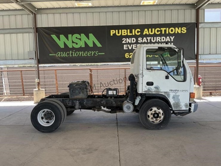 2001-isuzu-npr-image-1