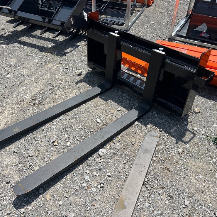 #81 • SKID STEER PALLET FORKS