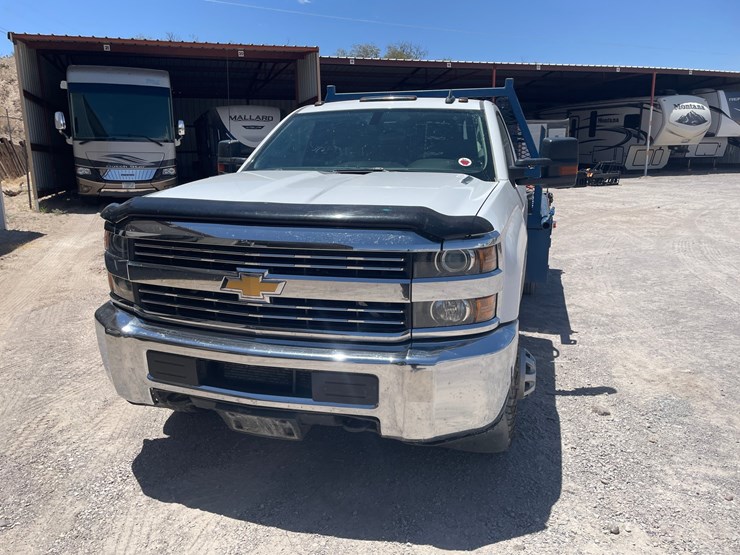 2016-chevrolet-silverado-3500-image-2