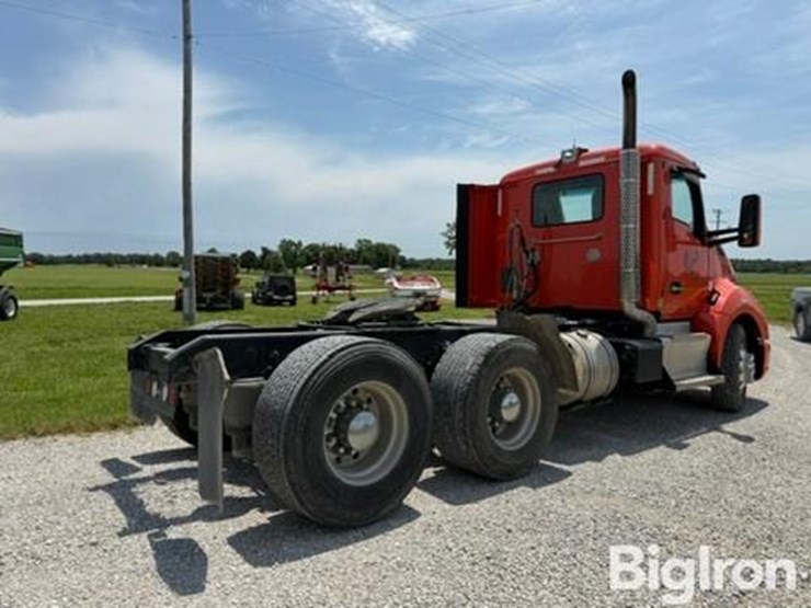 2016-kenworth-t680-image-5