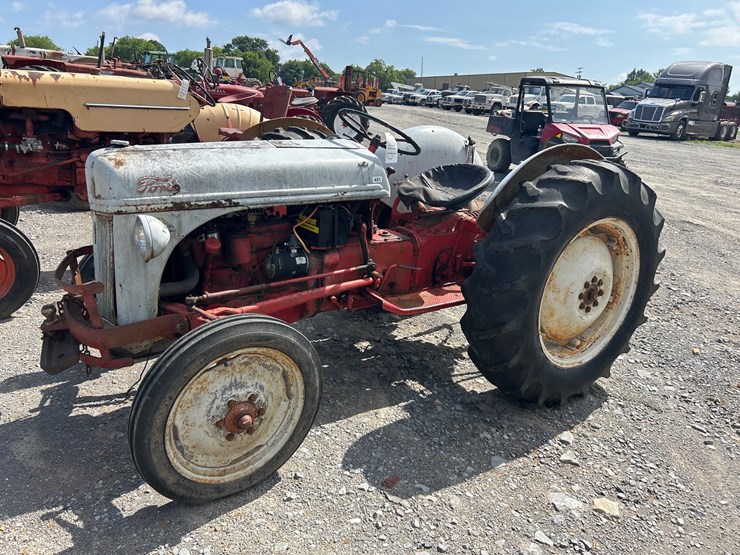 ford-tractor-image-3