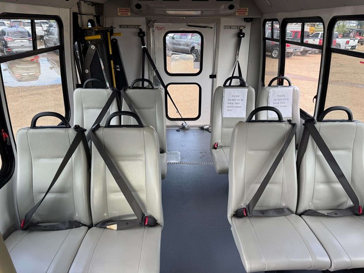 2018-ford-e350-image-16
