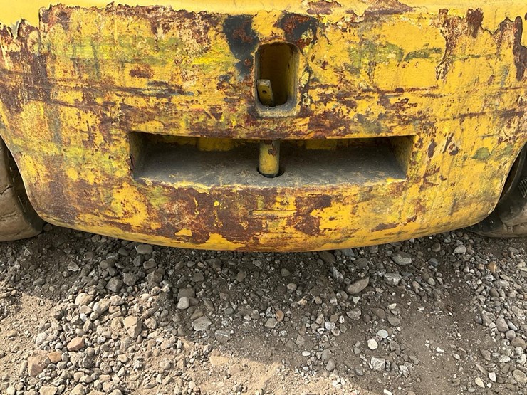 #1358-•-2017-yale-electric-forklift-image-8