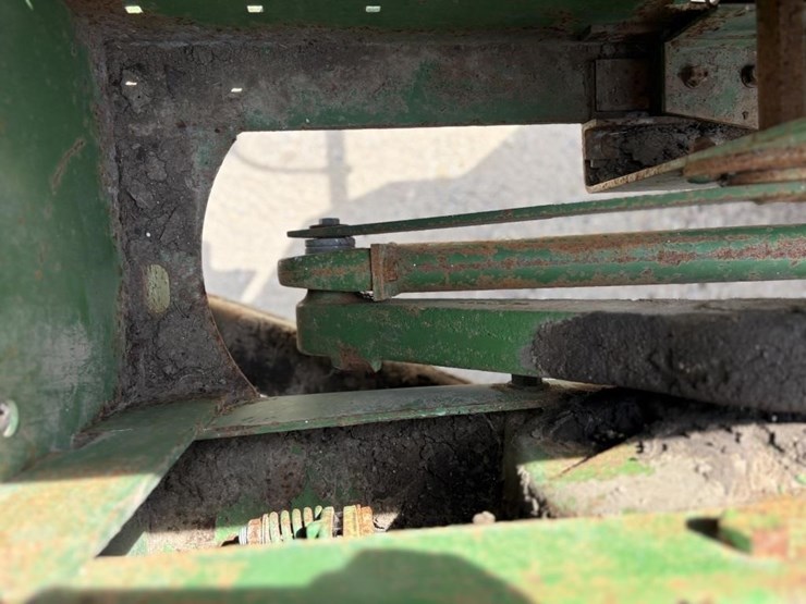 john-deere-346-image-9