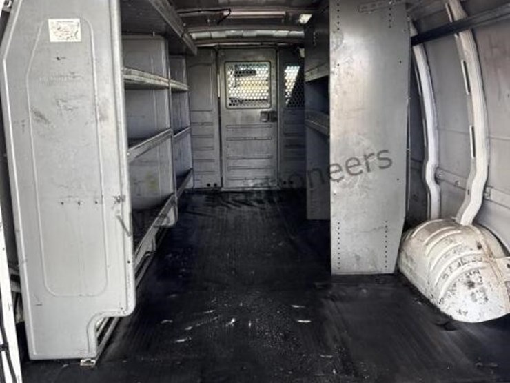 2016-chevrolet-express-2500-image-13