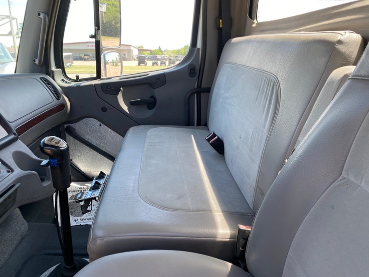 2013-freightliner-114sd-image-52