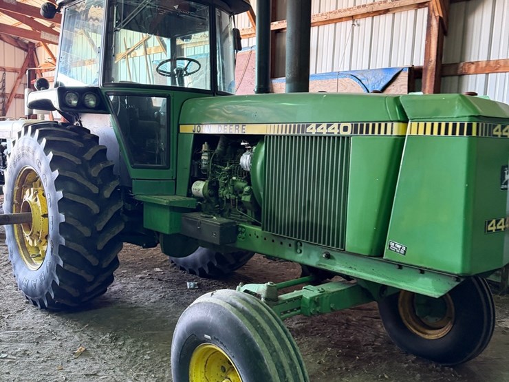 john-deere-4440-image-1