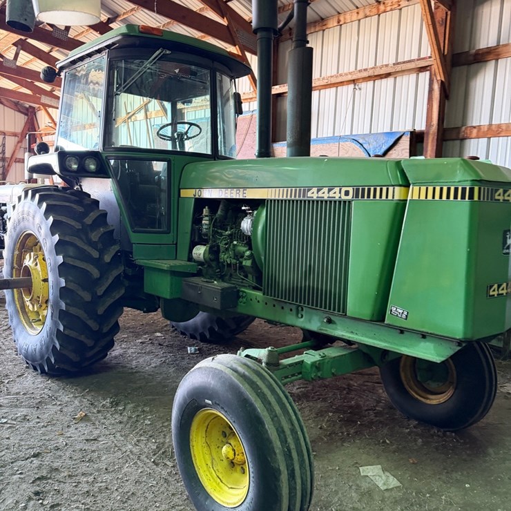 JOHN DEERE 4440