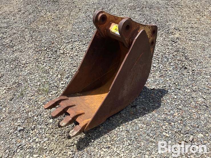 17.5”-excavator-bucket-image-1