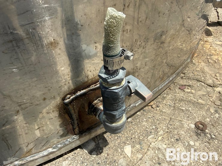 stainless-steel-vertical-4,000-gallon-tank-image-8