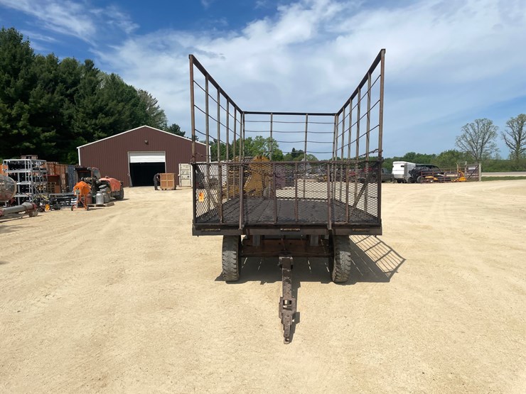 #2002-•-16'-hay-wagon-image-2