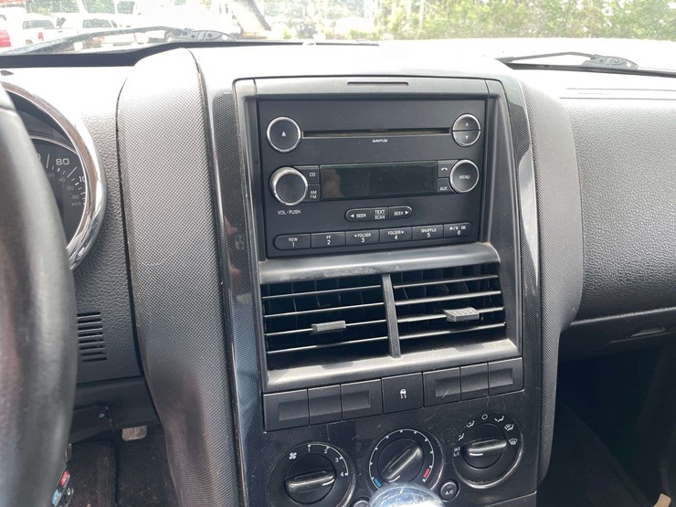 2010-ford-explorer-image-13